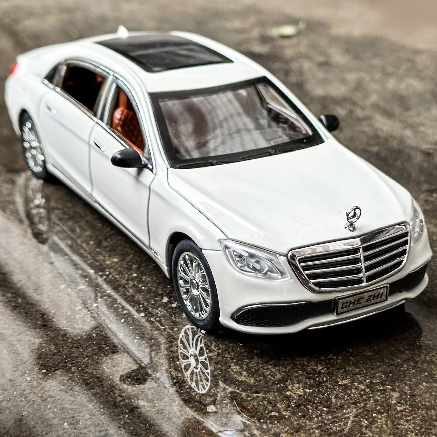 Mercedes Benz 300 EL 1:24 Diecast Scale Model Car