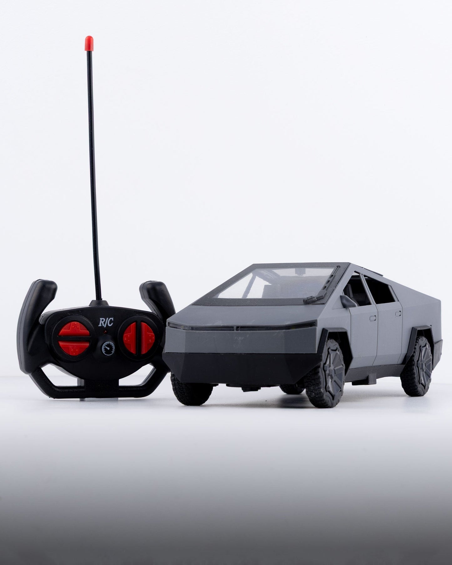 Tesla Cybertruck With Remote & Accessories Car 1:18 Scale
