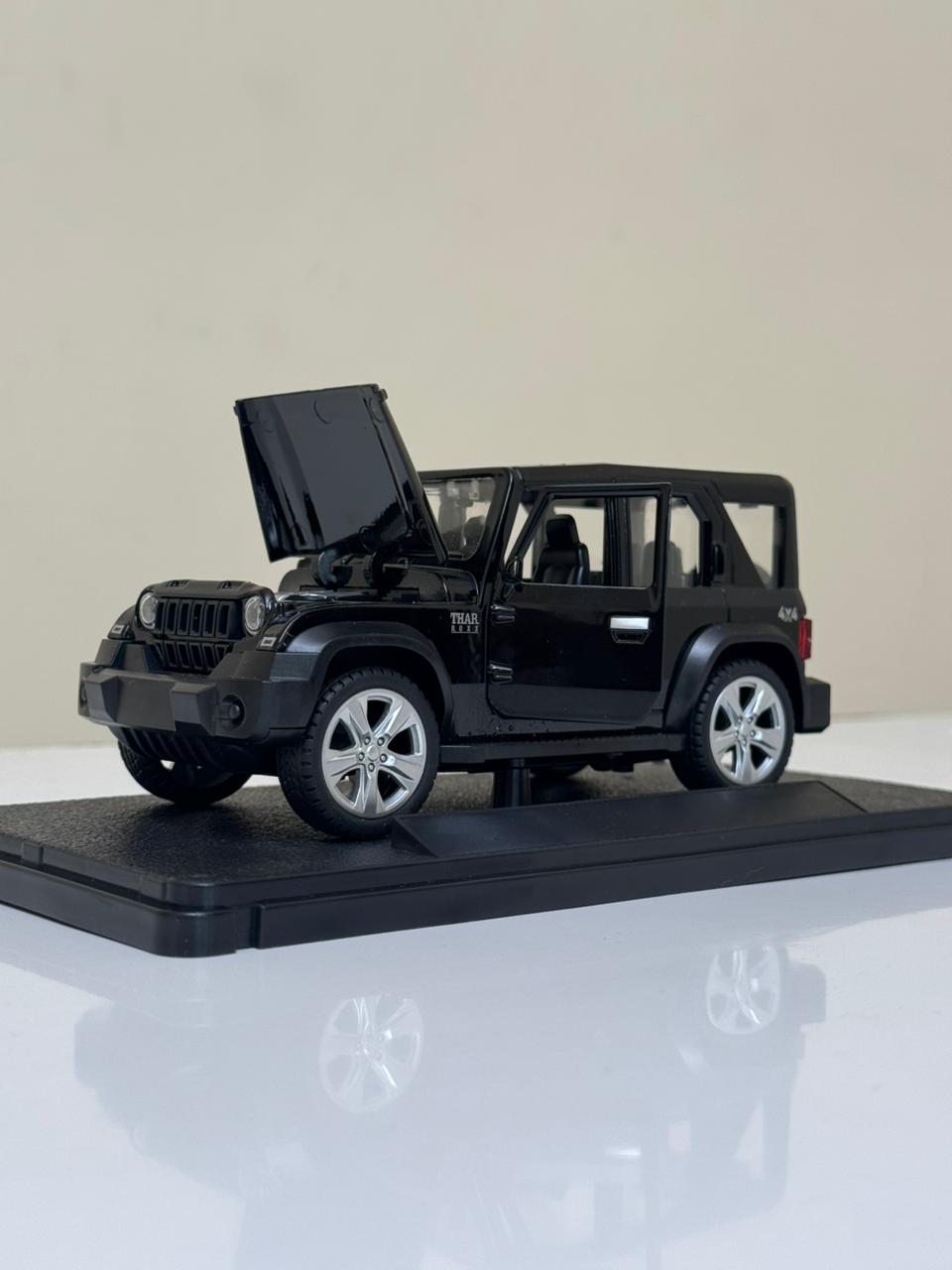 Thar Roxx 1:24 Diecast Scale Model Car